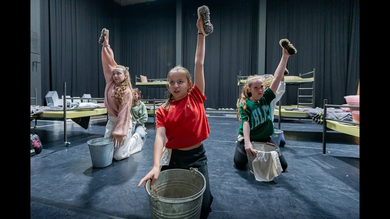 SONG: Zwaar bestaan I Annie I Groep Rood