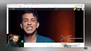 Jahrein Norm Ender Mekanın Sahibini Eleştiriyor Ve Dinliyor