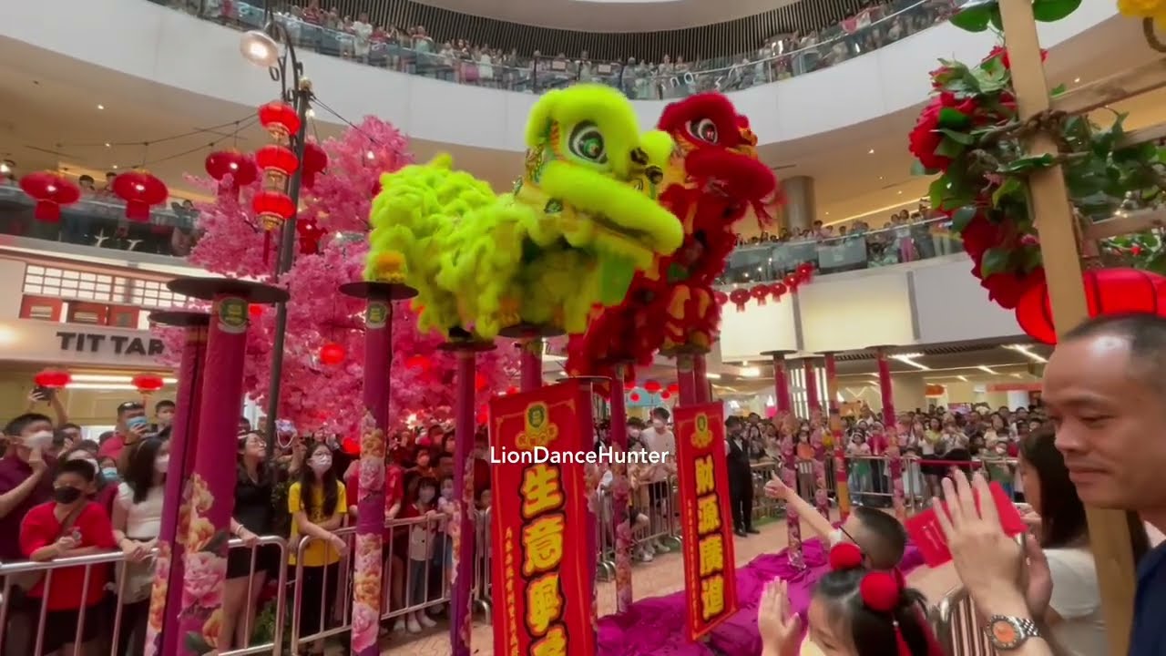 [CNY 2024 - Day 3] Acrobatic Double Lion Dance 🦁 - Khuan Loke 群樂 @ 1 Utama