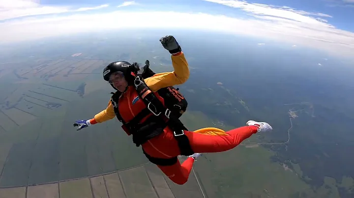 Skydiving instructor rescues spinning student in dramatic free fall