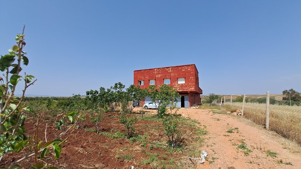 🏡فيرمة 7 هكتارات ونصف محفظة بمدينة مكناس