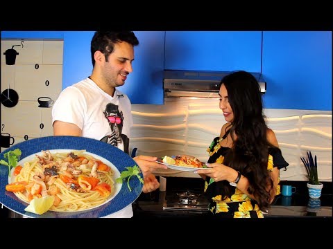 زوجي يطبخ لي معكرونة مع ثمار البحر / My Husband cooks for me Sea food pasta