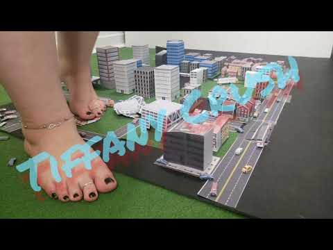 Giantess Tiffany Crush- City Under Feet