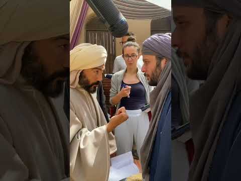 خالد النبوى يلقن الأداء لممثل أخر