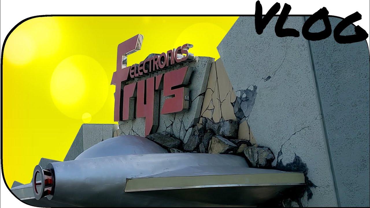 Frys Electronics going out of business? Abandoned closed dead mall