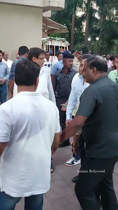 Salman Khan At Satish Kaushik's Residence 🕊️