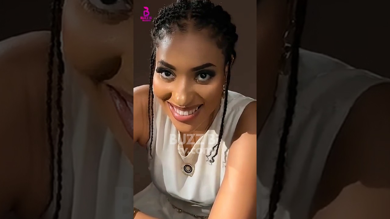 La ravissante Debbo de la Série Crédule | Bague 💍 ou Fleur 🌸 ?