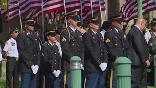Veterans flock to the State Capitol to pay tribute to McCain