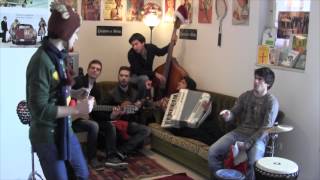 Video thumbnail of "Quatro e Meia - Vai Nevar (Let It Snow)"