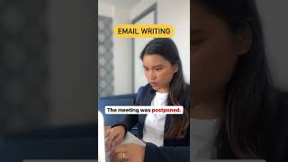 EMAIL Writing in English 👩🏻‍💻 - Formal and Less Formal #shorts