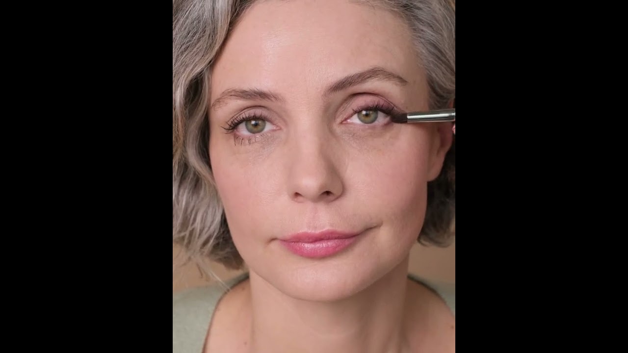 Тени CLOSE-UP 01 SAFFRON AMARILLO FLOVERA