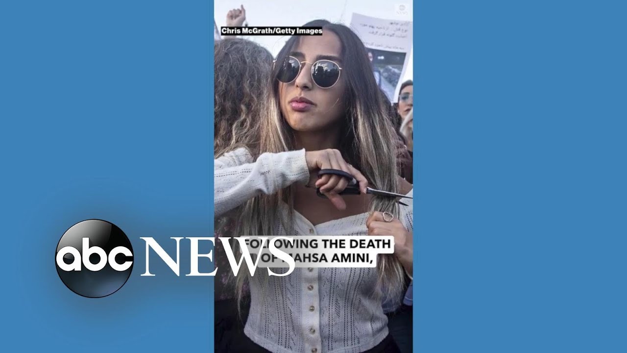 Women protest against the Iranian regime after the death of Mahsa Amini