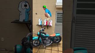 Os amigos entraram na moto!