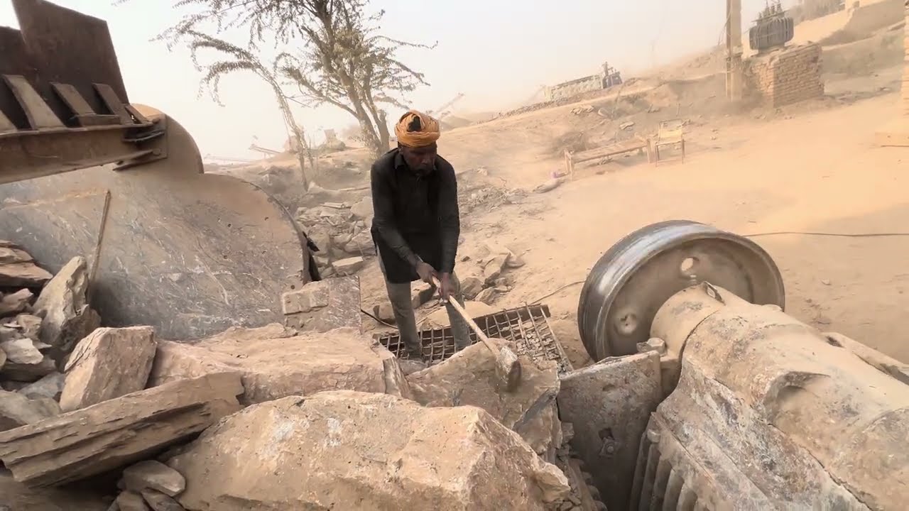 "Big Rock Crusher Machine:A Giant in Action"Big Rock Crushing: A Powerful Process"