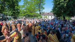 Предстоятель звершив святкове богослужіння у Миколаївському соборі Покровського монастиря Києва