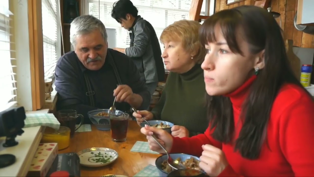 ロシア人家族が豚丼を見て絶句…!疲れた身体に力が湧くわこれ!