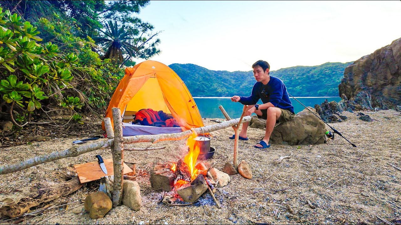 Одиночная рыбалка и кемпинг на отдаленном побережье