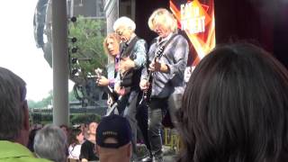 10272015 35 EPCOT Food and Wine Spaceship Dennis DeYoung 01
