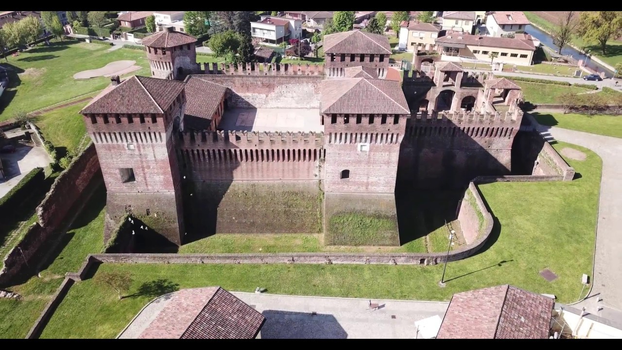 castello-di-soncino-rocca-sforzesca-vista-aerea-video-hd-4k-volo-drone
