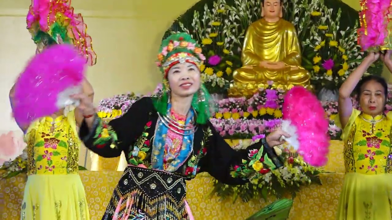 Cô đôi thượng ngàn - Phật tử Chùa Bá Cầu