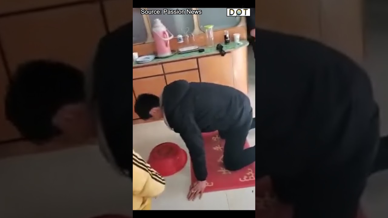 OMG | Man kowtowed too hard and directly broke plastic basin