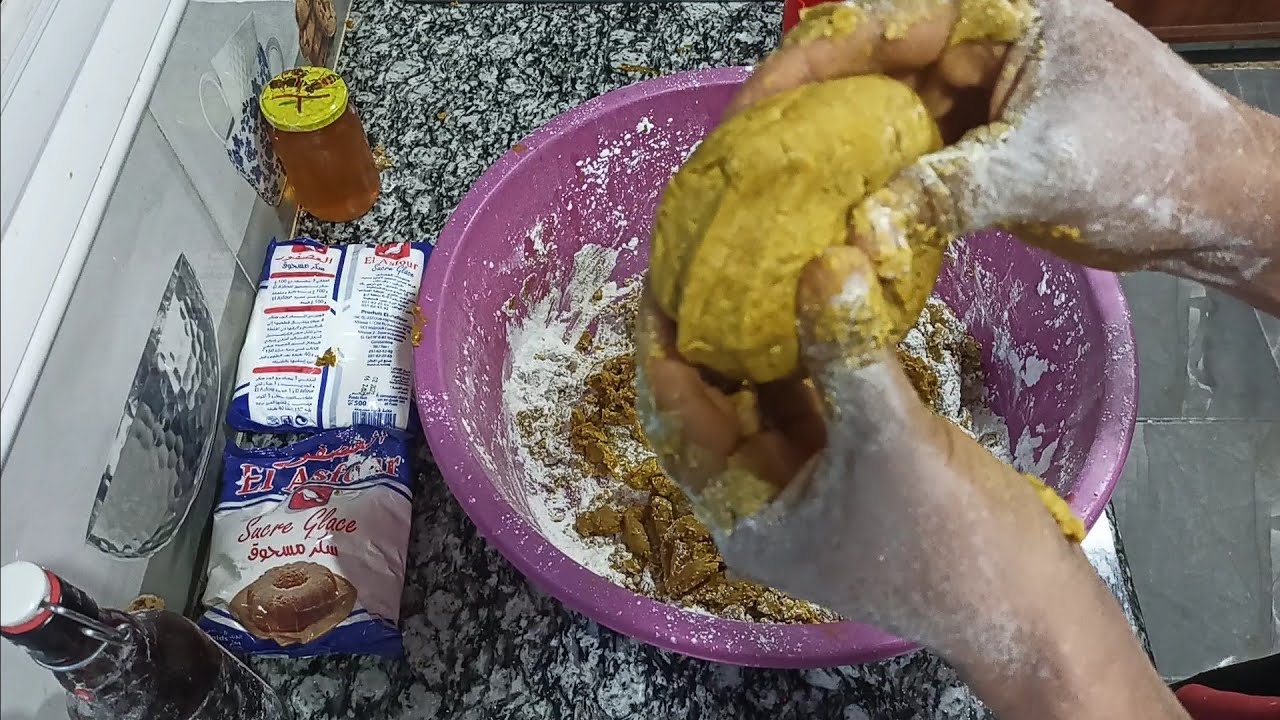 صنع تغذية بروتنية للنحل