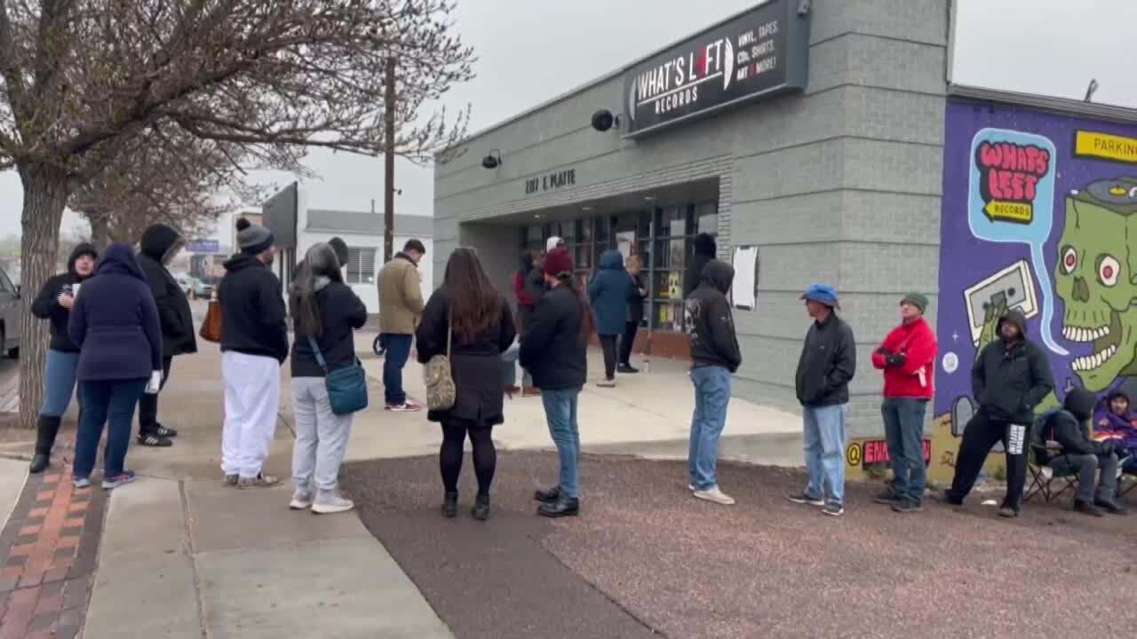 Massive line outside of local vinyl store for Record Store Day - YouTube