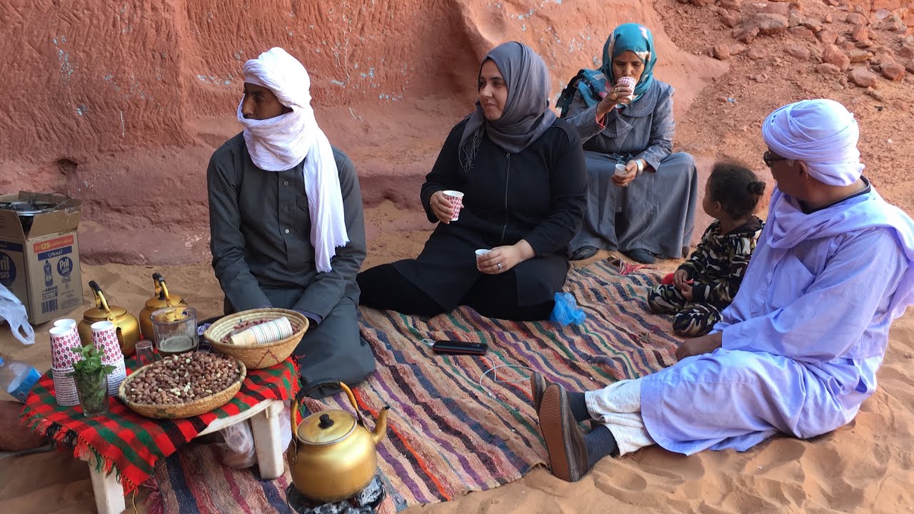 سائحة ايطالية تنبهر بكرم سكان تيميمون ♥️🇩🇿
