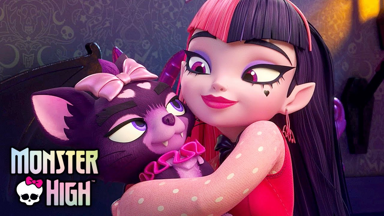 Best Draculaura Moments From NEW Monster High!