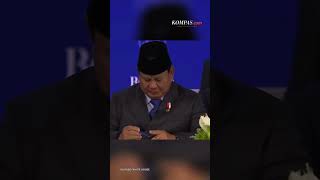 Momen Trump Tepuk Punggung dan Salami Prabowo: Dia Pria Tangguh