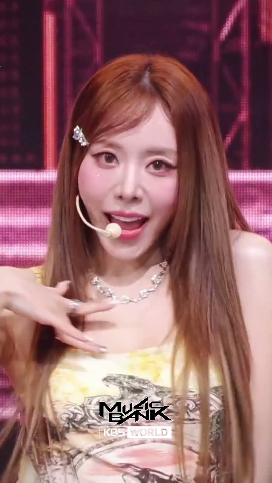 LOVE 2 - BBGIRLS #LOVE 2 #BBGIRLS #ブブゴル #브브걸 #Shorts #MusicBank | KBS WORLD TV
