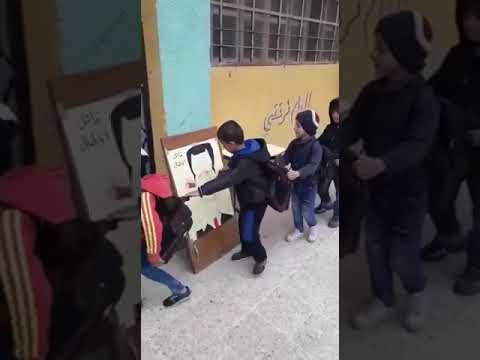 تحية العلم الاسد تحت صرمايت البلد اطفال ادلب