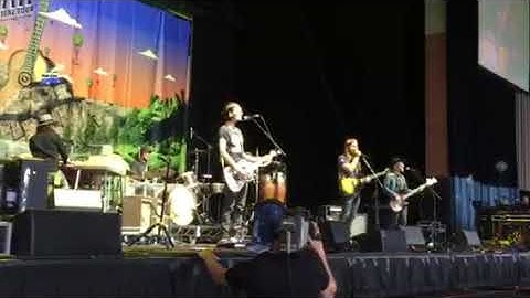 Lukas Nelson- Carry On