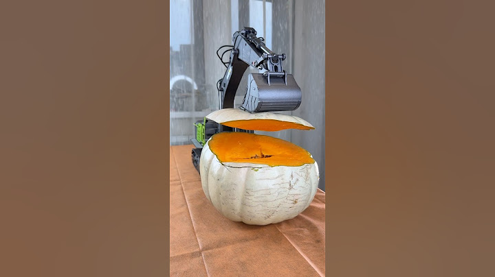 RC Excavator cooking 🚜🧑‍🍳🎃