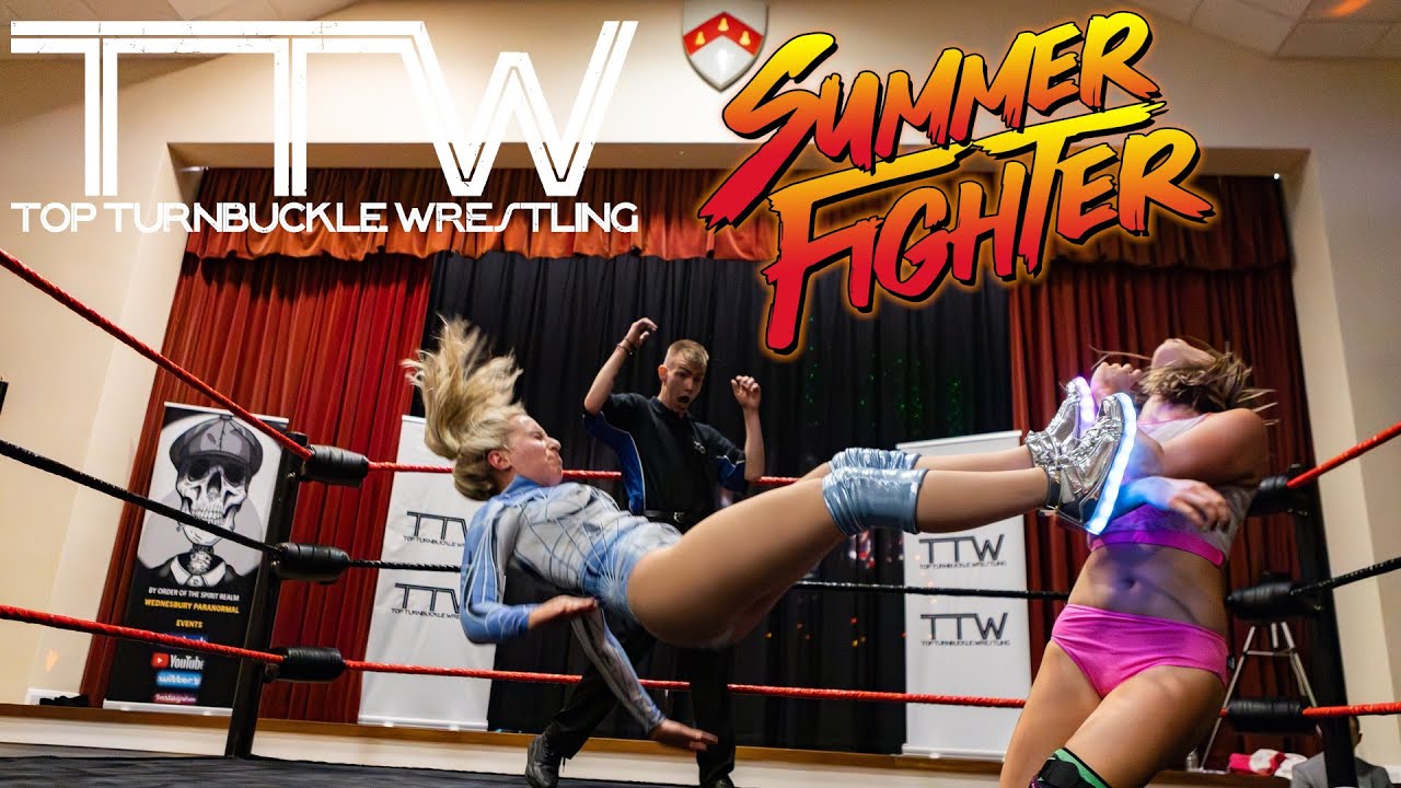 Violet Nyte vs Aluna Blue