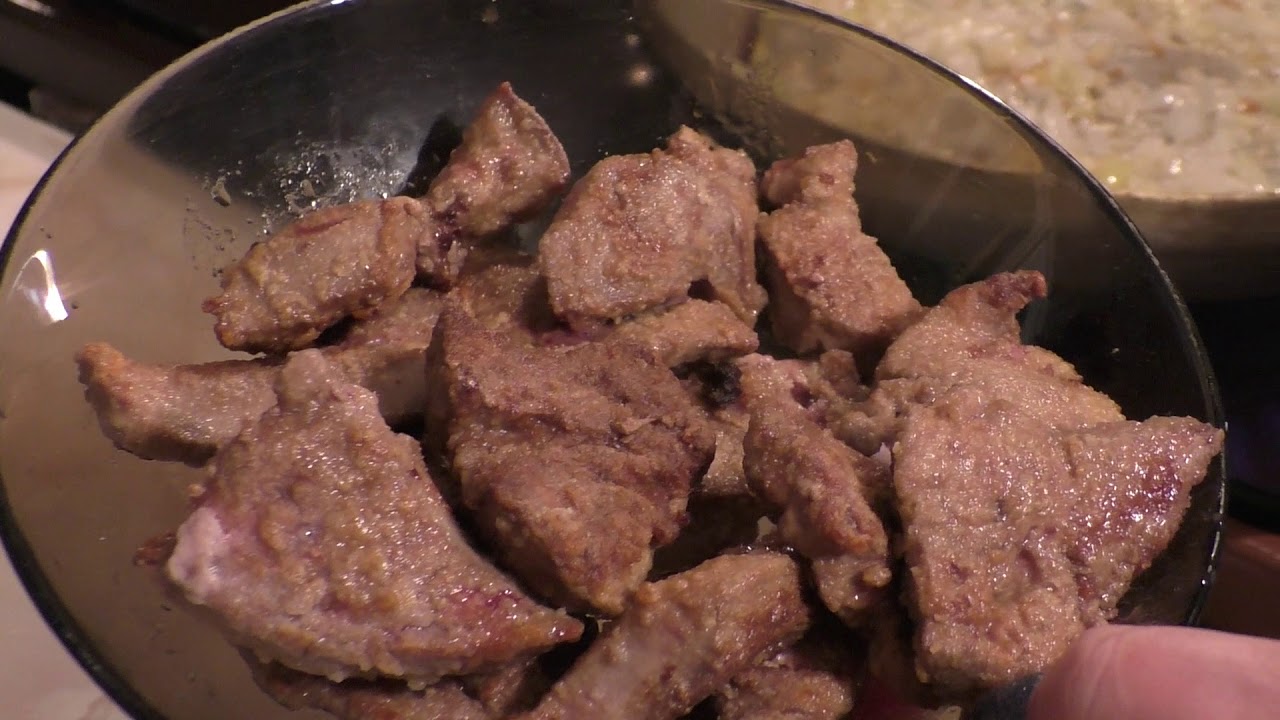 Подливка из свиной печени на сковороде