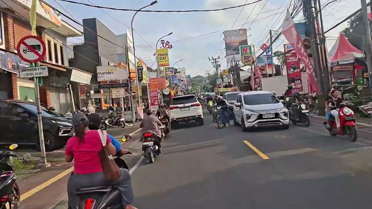 ขับรถมอไซค์ชมจิมบารัน บาหลี และแวะกินทุเรียน