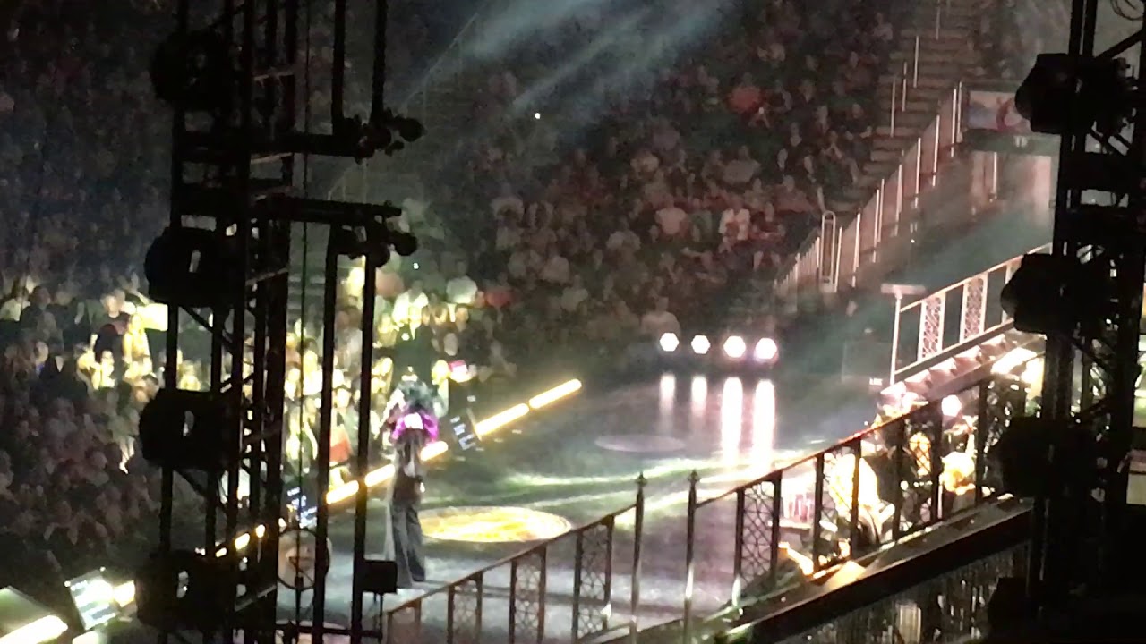 4.19.2019 - Cher - Walking in Memphis