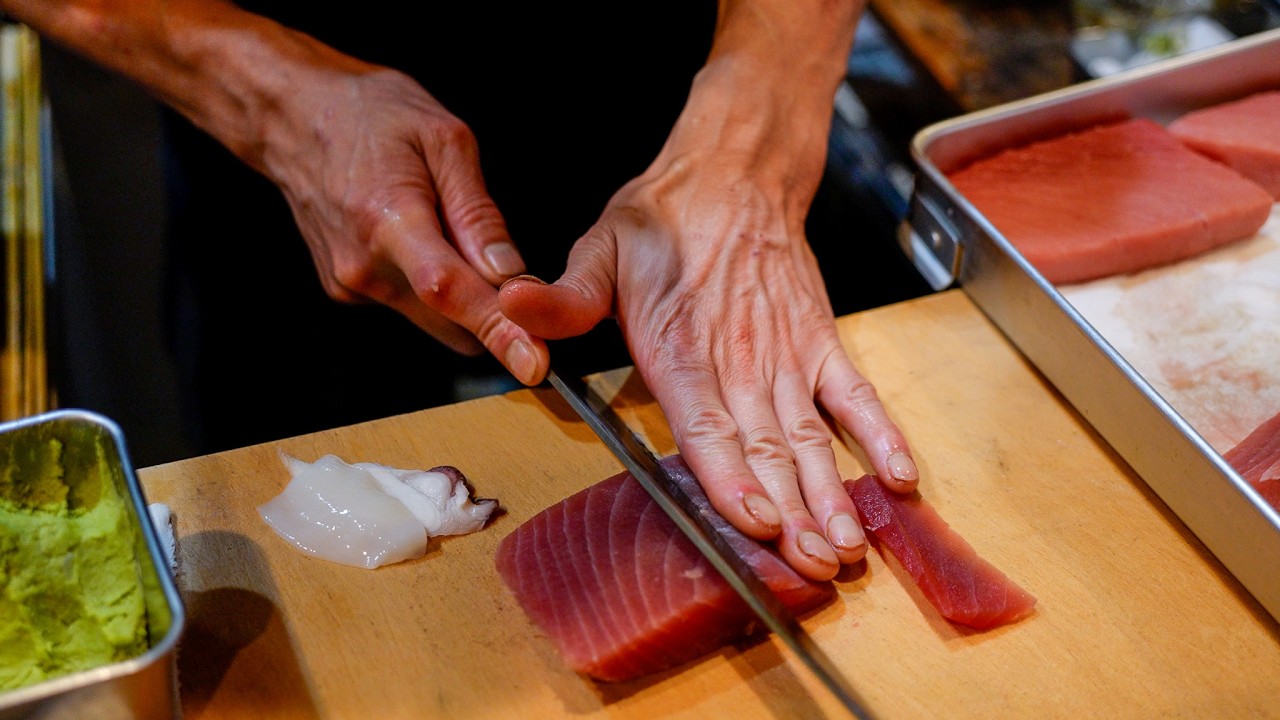 Ресторан суши «ешь сколько хочешь» от опытного шеф-повара суши в Осаке, Япония