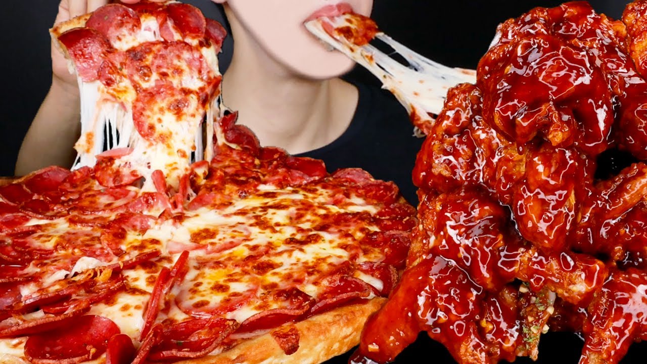 ASMR GIANT PEPPERONI CHEESY PIZZA FRIED CHICKEN MUKBANG 치즈피자 양념치킨 먹방 ペペロニチーズピザ チキン 咀嚼音 EATING SOUNDS