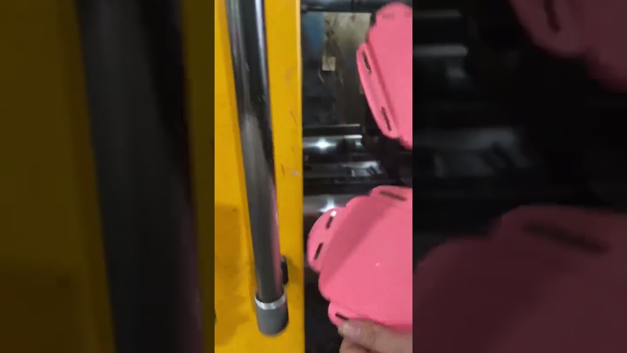 How to making kids school lunch box Cap in injcation moulding machine 