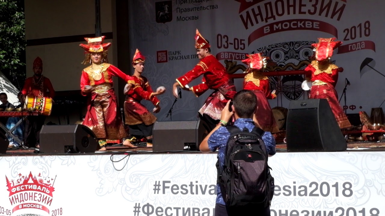 Tari Piring Di Moscow