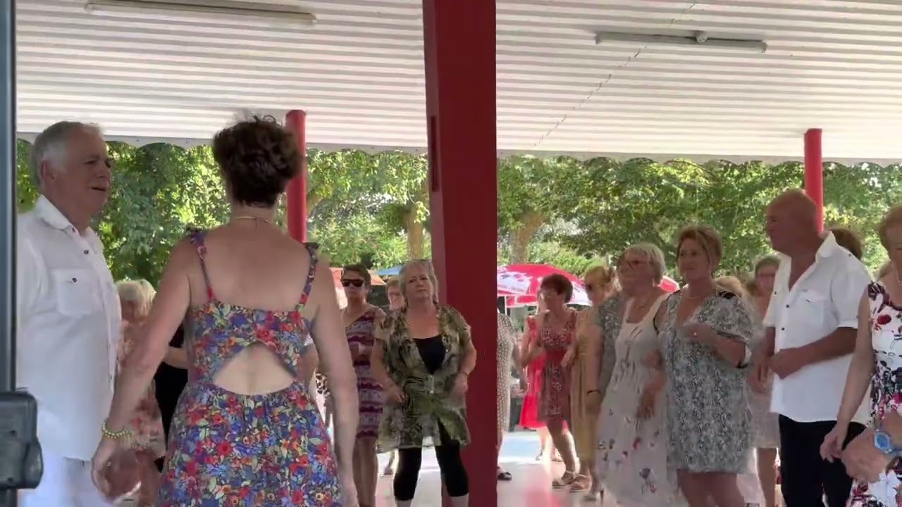 Avec l’orchestre de Quentin Laroche, à La Guinguette de Chabris (36210), le 25 juin 2023.