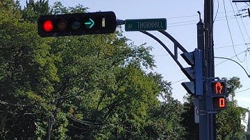 Bus Queue Jump, Lagging Left, Protected Pedestrian Phase @ Grande Allée & Ave Thornhill Quebec City