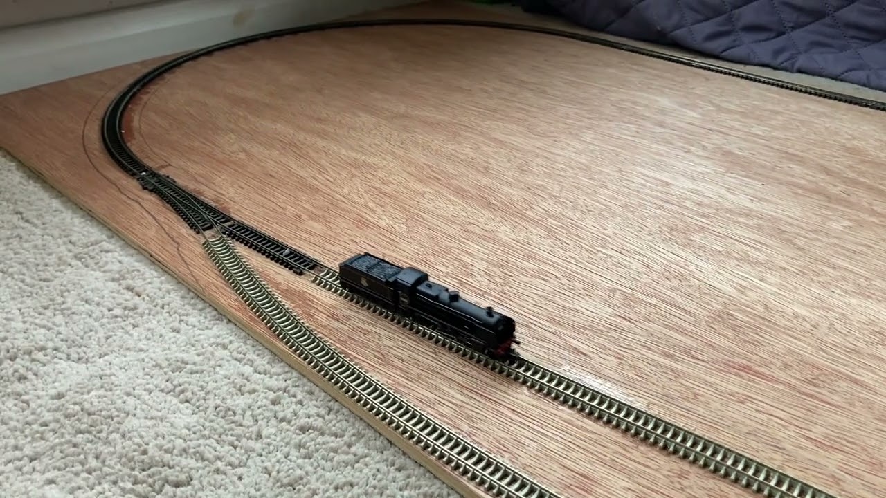 N gauge Graham Farish 'N Class' review. - YouTube
