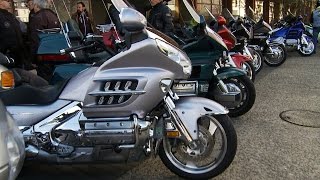 GOLDWING: défilé de Motos du Goldwing Club Paris. La Bourse des Collectionneurs du Plessis-Robinson.