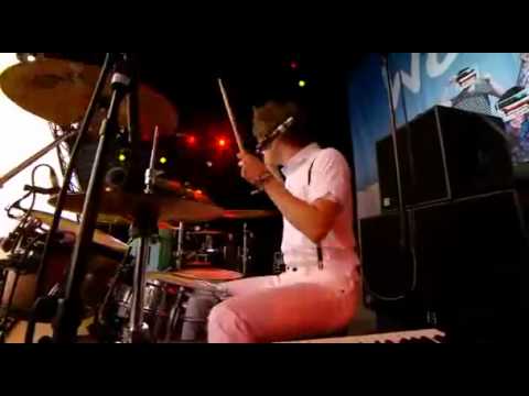 Moving to New York - The Wombats (Live at Glastonbury 2011).mp4