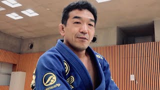 柔術家の一本拳が空手家の首に突き刺さった！Jiu-jitsu Fighter's finger attacks to Karate-ka