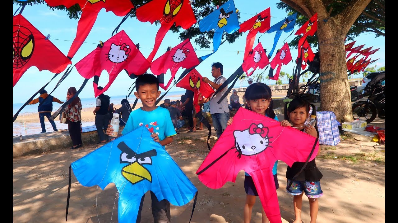 Beli Layang Layang & Main Layangan di Pantai! Mainan Anak 