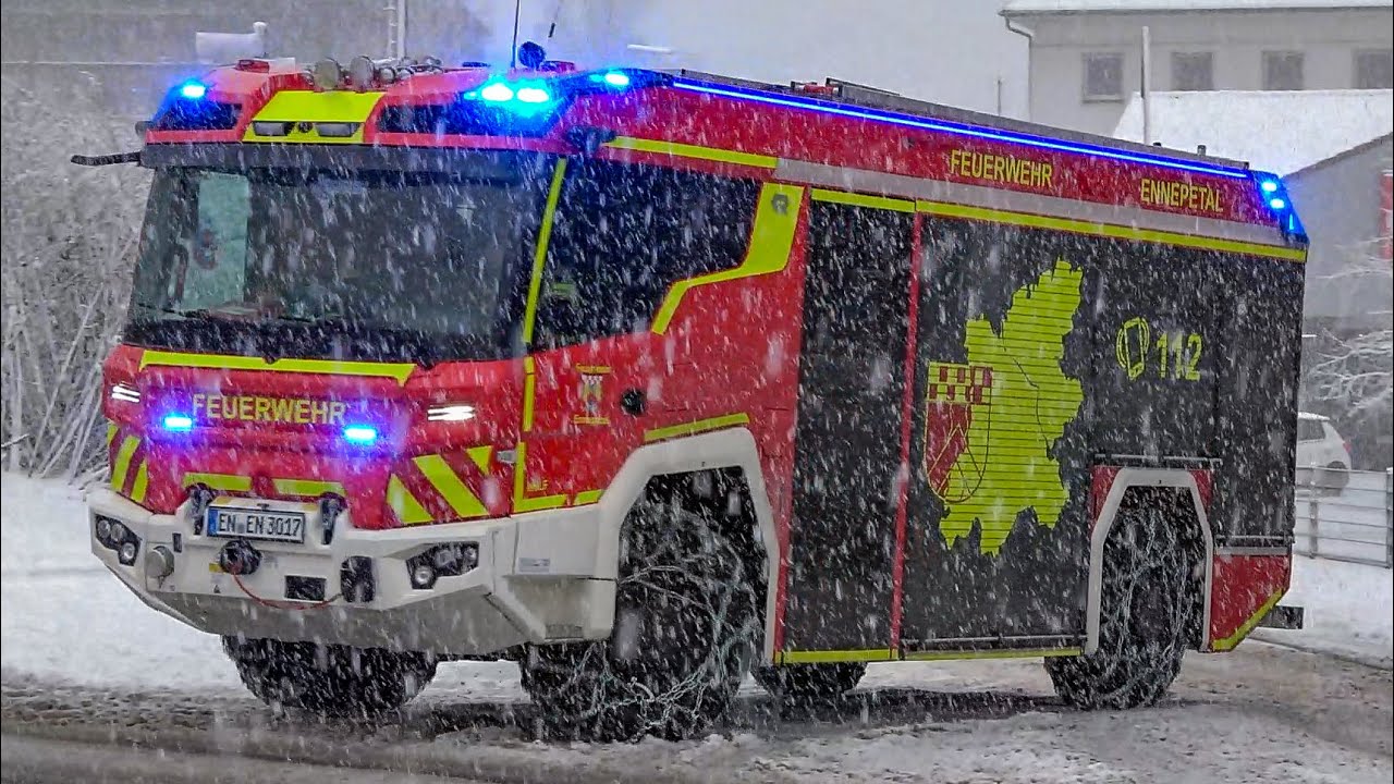 [NEUES ELEKTRO-HLF] - Feuerwehr ENNEPETAL | Einsatzfahrten Löschzug und FF im Schnee!